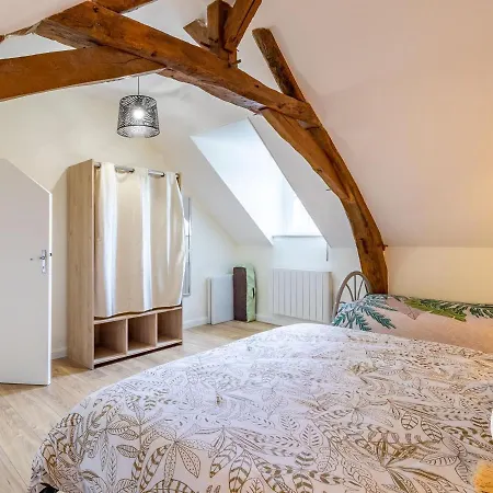 De Groupe Avec Salle De Jeux, Jardin 4000m², Proche Foret De Chandelais Et Zoo De La Fleche - Fr-1-622-56 *