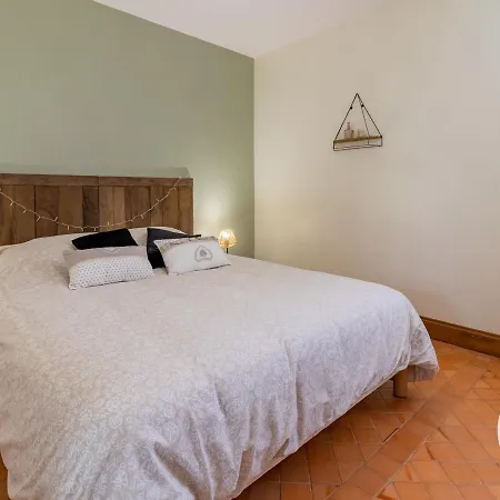 De Groupe Avec Salle De Jeux, Jardin 4000m², Proche Foret De Chandelais Et Zoo De La Fleche - Fr-1-622-56 Baugé