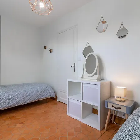 De Groupe Avec Salle De Jeux, Jardin 4000m², Proche Foret De Chandelais Et Zoo De La Fleche - Fr-1-622-56 * Baugé