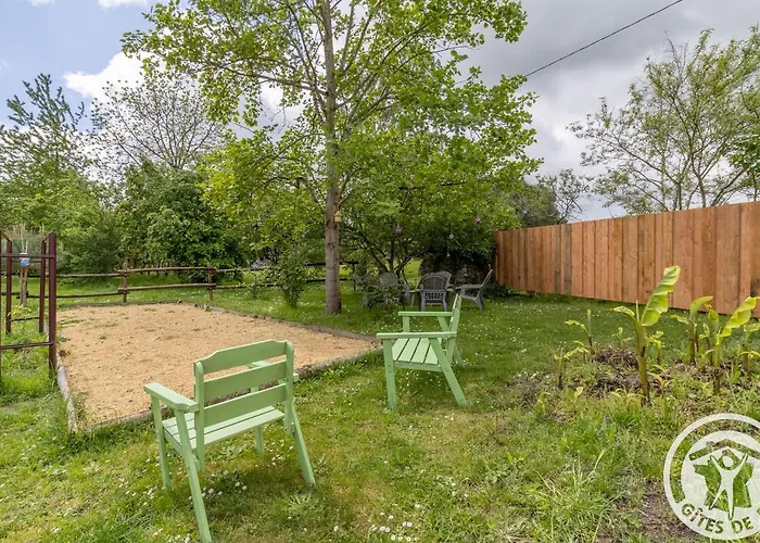De Groupe Avec Salle De Jeux, Jardin 4000m², Proche Forêt De Chandelais Et Zoo De La Flèche - Fr-1-622-56