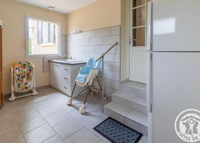 De Groupe Avec Salle De Jeux, Jardin 4000m², Proche Forêt De Chandelais Et Zoo De La Flèche - Fr-1-622-56