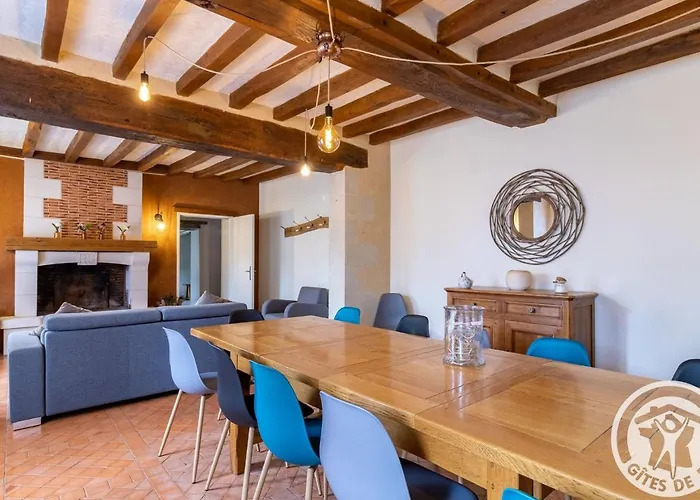 De Groupe Avec Salle De Jeux, Jardin 4000m², Proche Forêt De Chandelais Et Zoo De La Flèche - Fr-1-622-56 Baugé