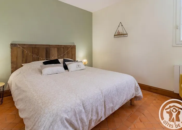 De Groupe Avec Salle De Jeux, Jardin 4000m², Proche Forêt De Chandelais Et Zoo De La Flèche - Fr-1-622-56 Baugé