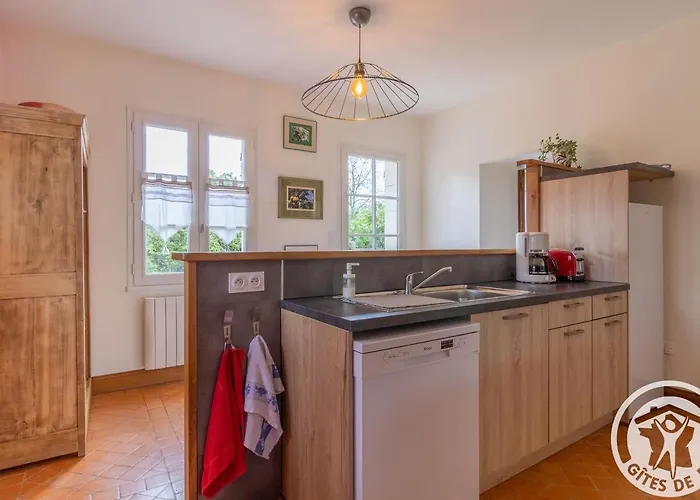 De Groupe Avec Salle De Jeux, Jardin 4000m², Proche Forêt De Chandelais Et Zoo De La Flèche - Fr-1-622-56 Hébergement de vacances *