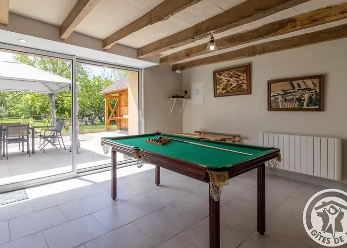 De Groupe Avec Salle De Jeux, Jardin 4000m², Proche Forêt De Chandelais Et Zoo De La Flèche - Fr-1-622-56 * Baugé